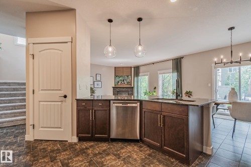 1615 Wates Close Sw, Edmonton, AB - Indoor Photo Showing Kitchen