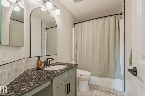 1615 Wates Close Sw, Edmonton, AB - Indoor Photo Showing Bathroom