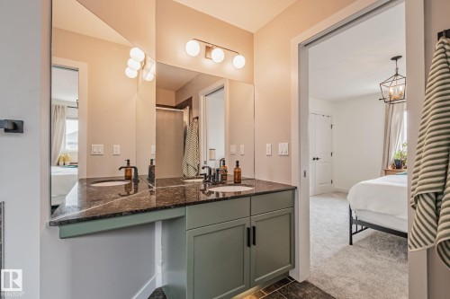 1615 Wates Close Sw, Edmonton, AB - Indoor Photo Showing Bathroom