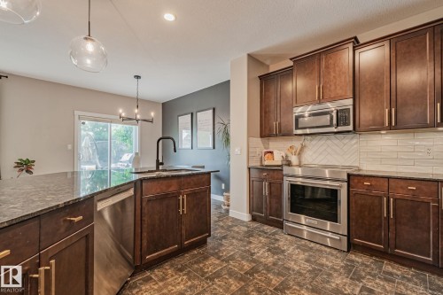 1615 Wates Close Sw, Edmonton, AB - Indoor Photo Showing Kitchen