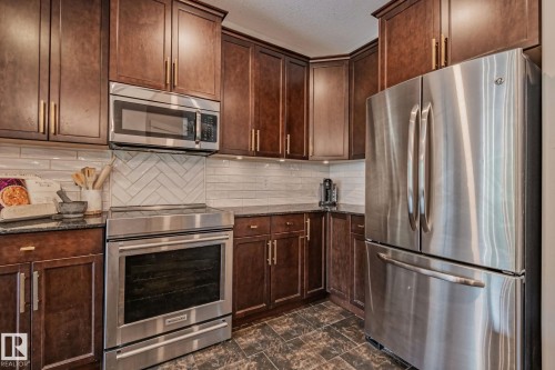 1615 Wates Close Sw, Edmonton, AB - Indoor Photo Showing Kitchen