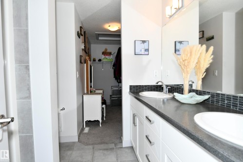 560 Sturtz Link, Leduc, AB - Indoor Photo Showing Bathroom