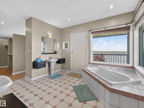 48208 Range Road, Rural Beaver County, AB - Indoor Photo Showing Bathroom