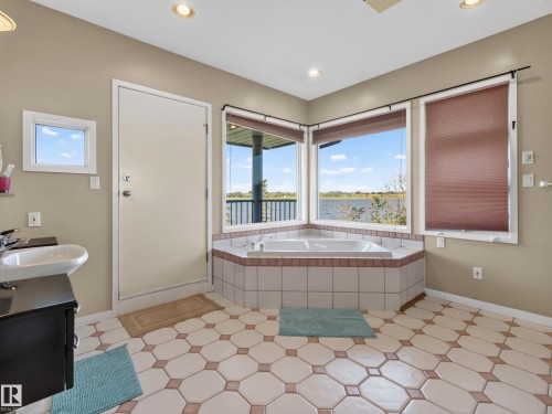 48208 Range Road, Rural Beaver County, AB - Indoor Photo Showing Bathroom