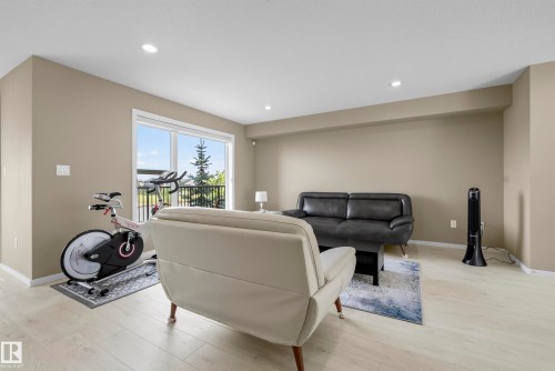 #10 1075 Rosenthal Bv Nw, Edmonton, AB - Indoor