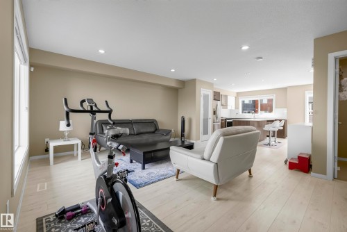 #10 1075 Rosenthal Bv Nw, Edmonton, AB - Indoor