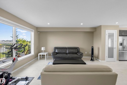 #10 1075 Rosenthal Bv Nw, Edmonton, AB - Indoor