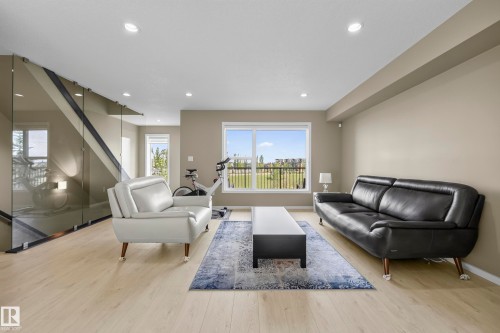 #10 1075 Rosenthal Bv Nw, Edmonton, AB - Indoor Photo Showing Living Room