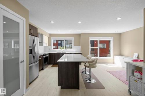 #10 1075 Rosenthal Bv Nw, Edmonton, AB - Indoor Photo Showing Kitchen With Stainless Steel Kitchen With Upgraded Kitchen