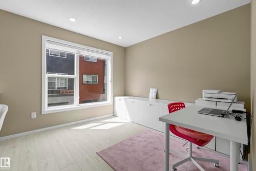 #10 1075 Rosenthal Bv Nw, Edmonton, AB - Indoor