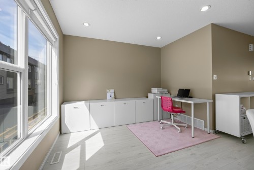 #10 1075 Rosenthal Bv Nw, Edmonton, AB - Indoor