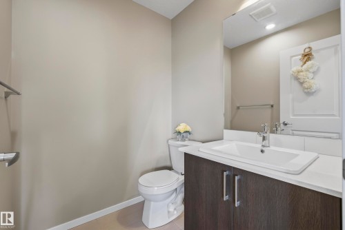 #10 1075 Rosenthal Bv Nw, Edmonton, AB - Indoor Photo Showing Bathroom