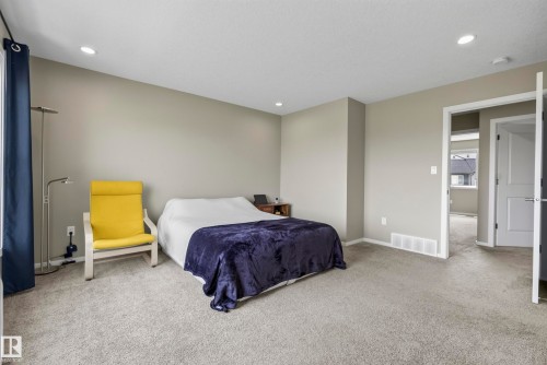#10 1075 Rosenthal Bv Nw, Edmonton, AB - Indoor Photo Showing Bedroom