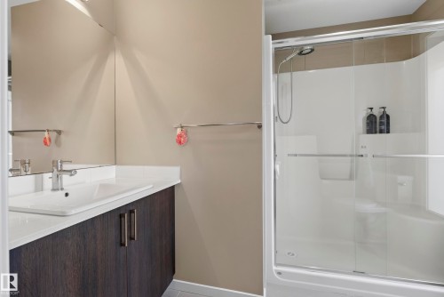 #10 1075 Rosenthal Bv Nw, Edmonton, AB - Indoor Photo Showing Bathroom