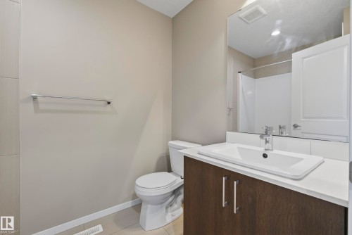 #10 1075 Rosenthal Bv Nw, Edmonton, AB - Indoor Photo Showing Bathroom