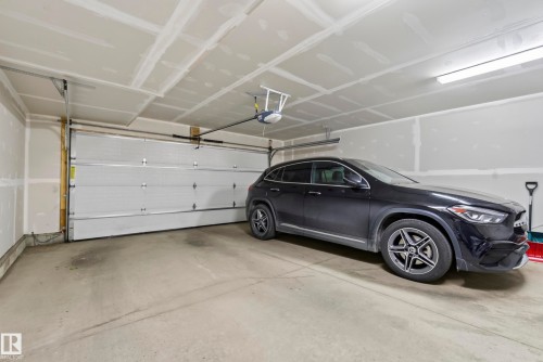 #10 1075 Rosenthal Bv Nw, Edmonton, AB - Indoor Photo Showing Garage