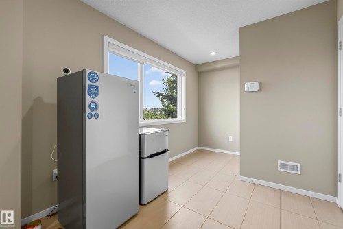 #10 1075 Rosenthal Bv Nw, Edmonton, AB - Indoor Photo Showing Other Room