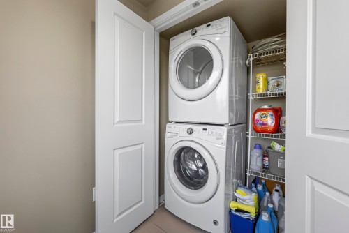 #10 1075 Rosenthal Bv Nw, Edmonton, AB - Indoor Photo Showing Laundry Room