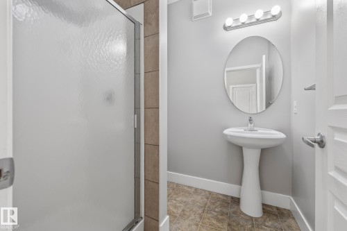 #114 10531 117 St Nw, Edmonton, AB - Indoor Photo Showing Bathroom