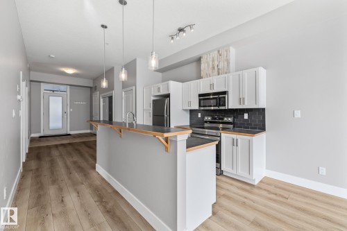 #114 10531 117 St Nw, Edmonton, AB - Indoor Photo Showing Kitchen With Upgraded Kitchen