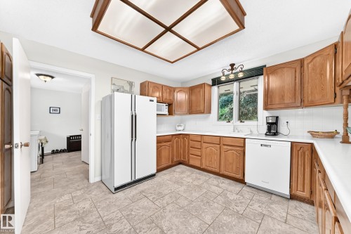 #24 25507 Twp Road 512 A, Rural Parkland County, AB - Indoor Photo Showing Kitchen
