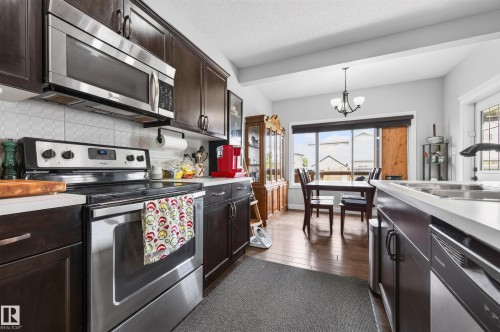 58 Woodbridge Link, Fort Saskatchewan, AB - Indoor Photo Showing Kitchen
