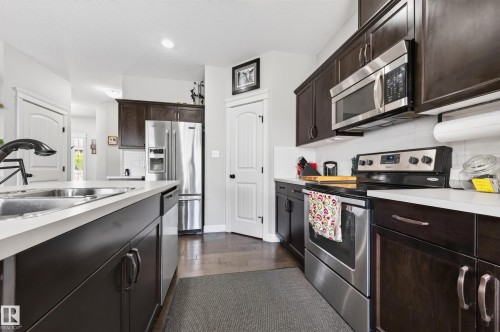 58 Woodbridge Link, Fort Saskatchewan, AB - Indoor Photo Showing Kitchen With Upgraded Kitchen