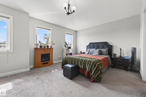 58 Woodbridge Link, Fort Saskatchewan, AB - Indoor Photo Showing Bedroom