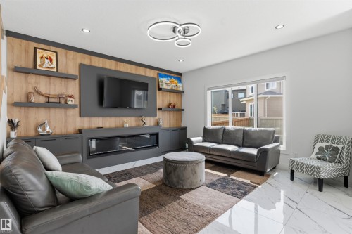 1809 18A Avenue Nw, Edmonton, AB - Indoor Photo Showing Living Room