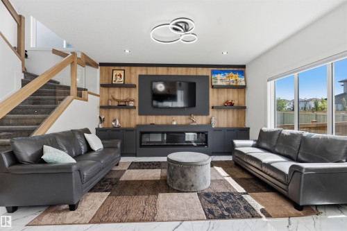1809 18A Avenue Nw, Edmonton, AB - Indoor Photo Showing Living Room