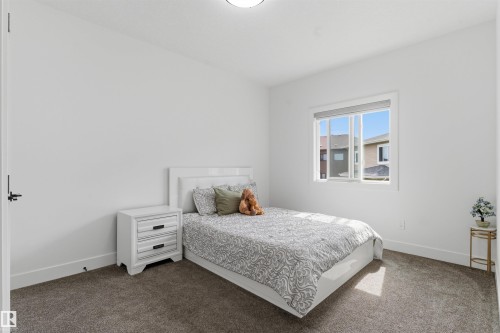 1809 18A Avenue Nw, Edmonton, AB - Indoor Photo Showing Bedroom