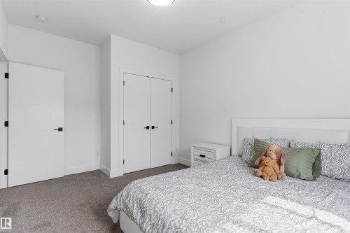 1809 18A Avenue Nw, Edmonton, AB - Indoor Photo Showing Bedroom