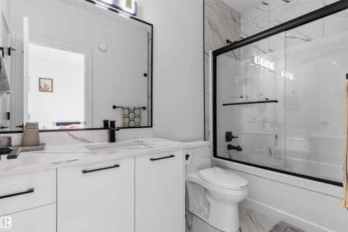 1809 18A Avenue Nw, Edmonton, AB - Indoor Photo Showing Bathroom