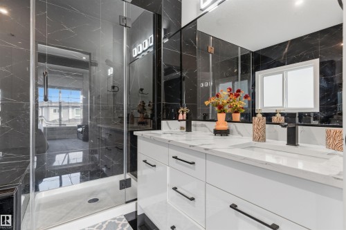 1809 18A Avenue Nw, Edmonton, AB - Indoor Photo Showing Bathroom
