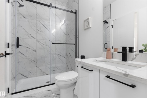 1809 18A Avenue Nw, Edmonton, AB - Indoor Photo Showing Bathroom