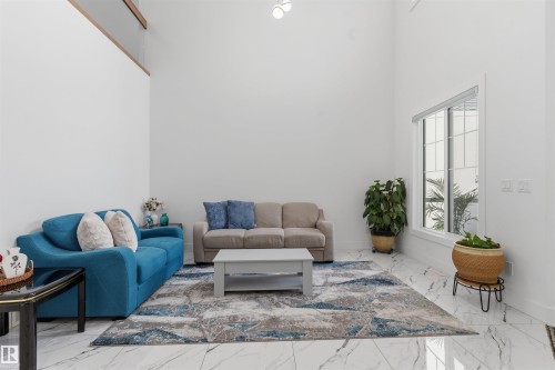 1809 18A Avenue Nw, Edmonton, AB - Indoor