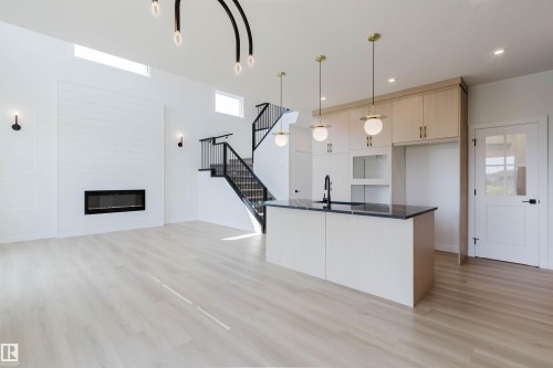 3327 Chernowski Way Sw, Edmonton, AB - Indoor Photo Showing Kitchen