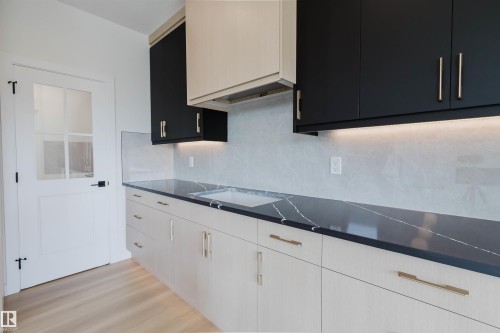 3327 Chernowski Way Sw, Edmonton, AB - Indoor Photo Showing Kitchen