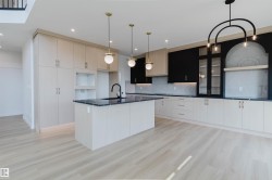 3327 Chernowski Way SW Edmonton, AB T6W 5V6