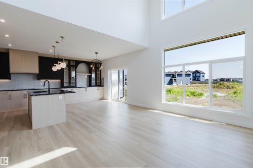 3327 Chernowski Way Sw, Edmonton, AB - Indoor Photo Showing Kitchen