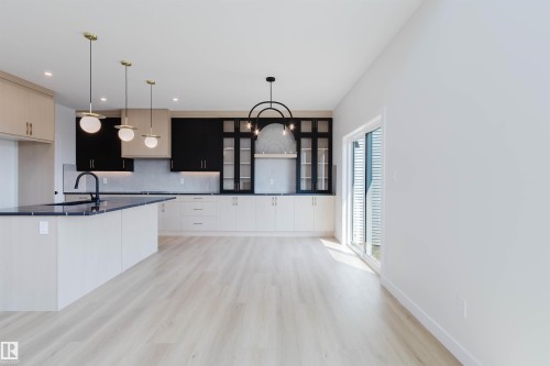 3327 Chernowski Way Sw, Edmonton, AB - Indoor Photo Showing Kitchen With Upgraded Kitchen