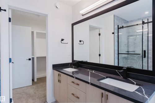 3327 Chernowski Way Sw, Edmonton, AB - Indoor Photo Showing Bathroom