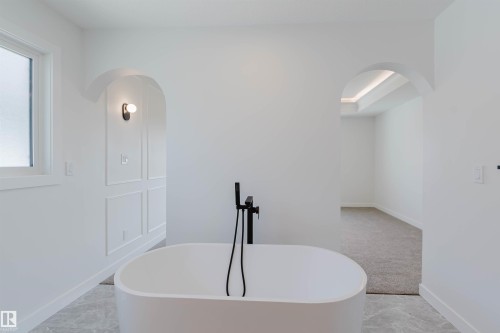 3327 Chernowski Way Sw, Edmonton, AB - Indoor Photo Showing Bathroom