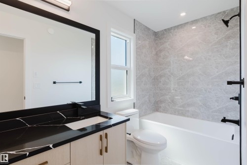 3327 Chernowski Way Sw, Edmonton, AB - Indoor Photo Showing Bathroom