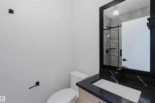 3327 Chernowski Way Sw, Edmonton, AB - Indoor Photo Showing Bathroom