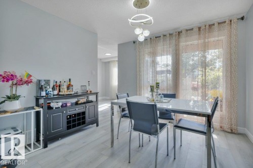 5451 Hill View Crescent Nw, Edmonton, AB - Indoor Photo Showing Dining Room