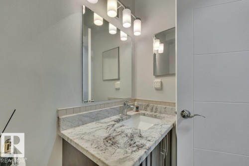 5451 Hill View Crescent Nw, Edmonton, AB - Indoor Photo Showing Bathroom