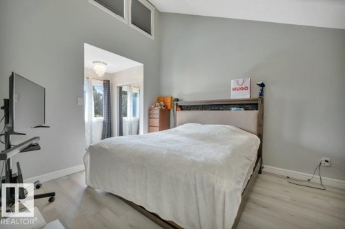5451 Hill View Crescent Nw, Edmonton, AB - Indoor Photo Showing Bedroom