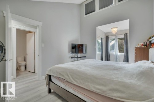 5451 Hill View Crescent Nw, Edmonton, AB - Indoor Photo Showing Bedroom