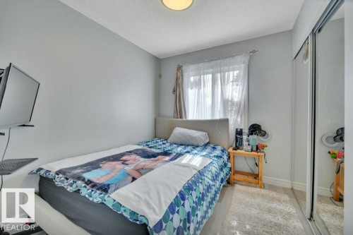 5451 Hill View Crescent Nw, Edmonton, AB - Indoor Photo Showing Bedroom